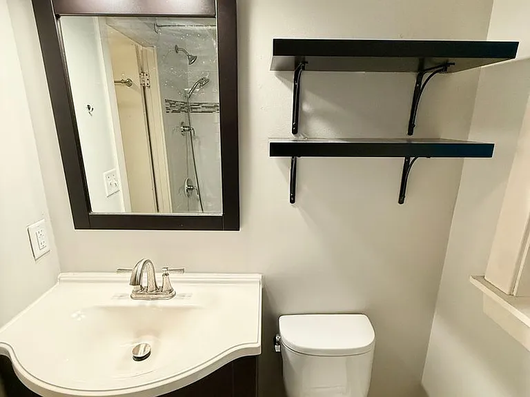 4 Braemore Rd #1 — Photo 11