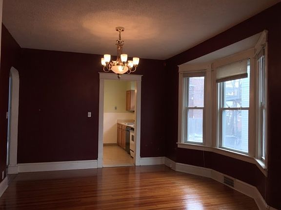 5th image of 42 W Erie St