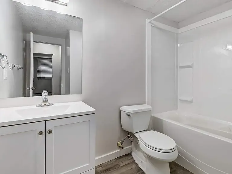 1814 22nd St W #11 — Photo 7