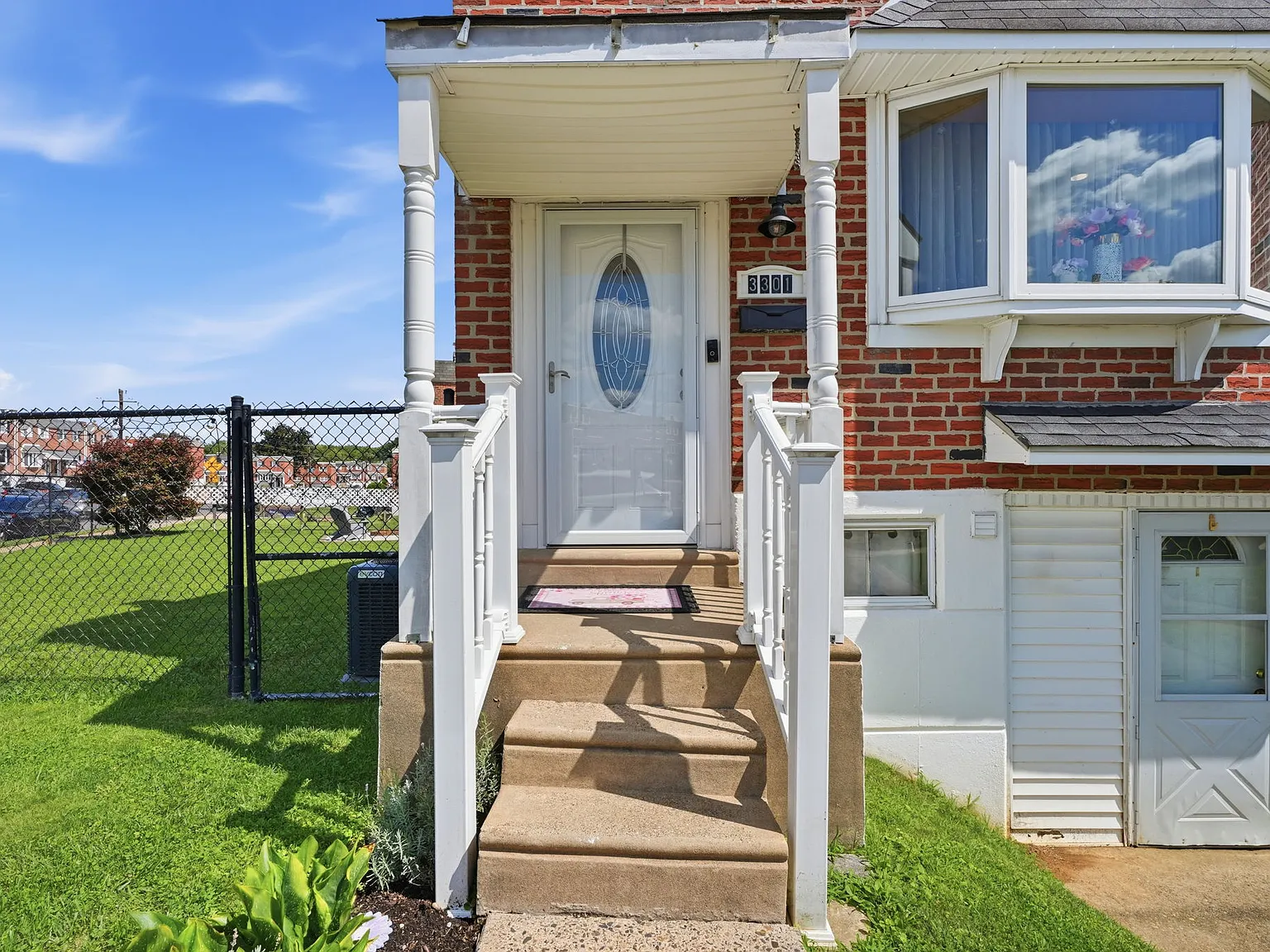 3 bed, 1360 sqft, $3,000 — Photo 4