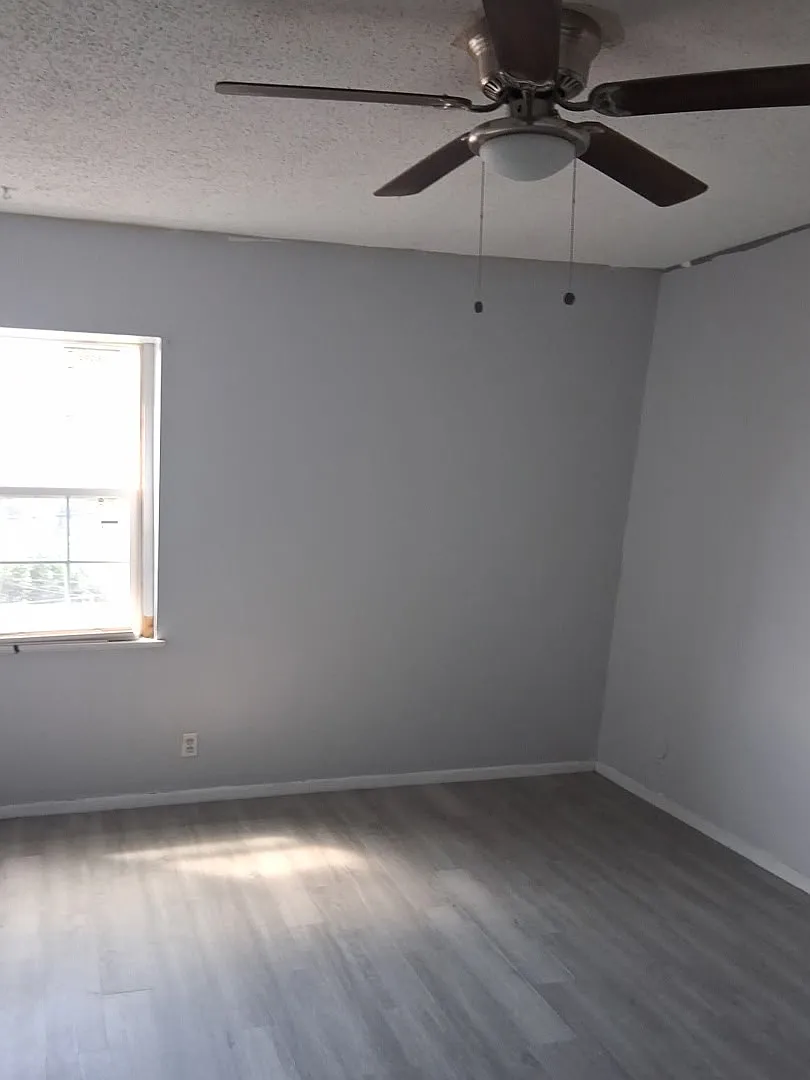 2 bed, 1.5 bath, 1050 sqft, $950 — Photo 2