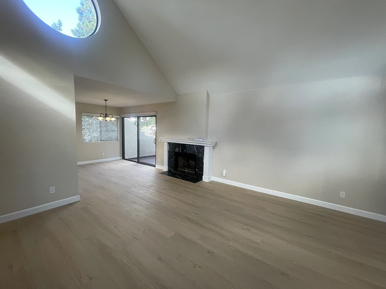 395 N Melrose Dr N — Photo 4