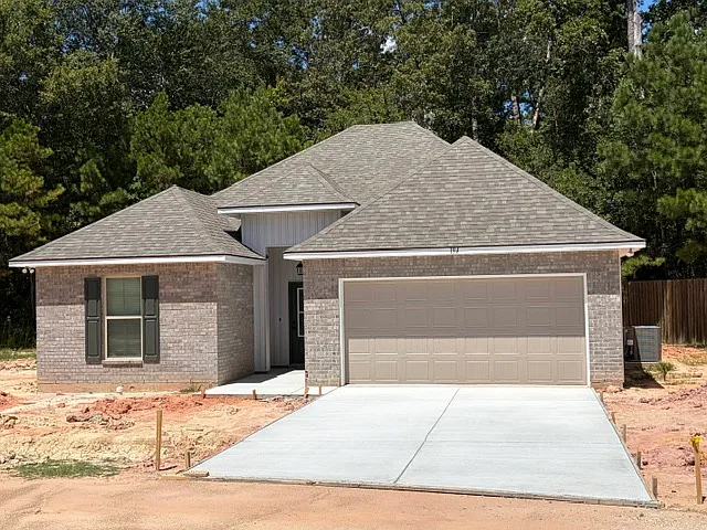 194 Southgate Dr — Photo 1