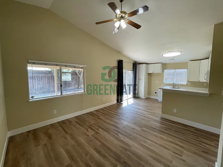 1660 Etta Way — Photo 9