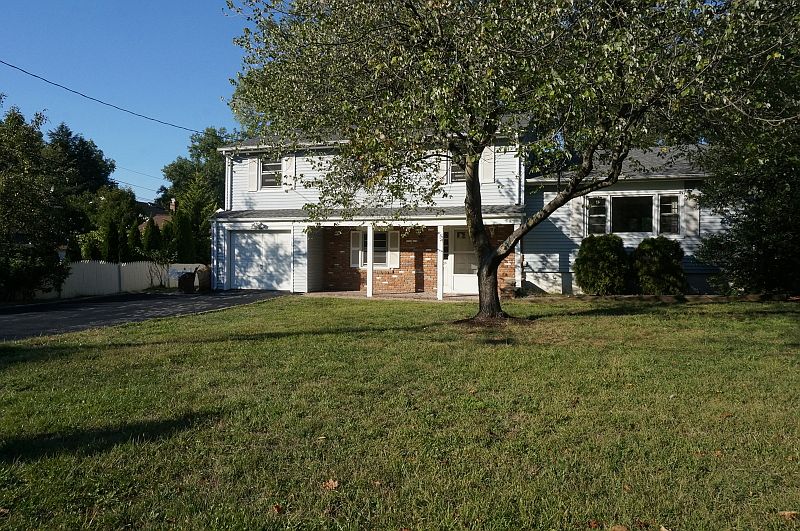 1st image of 28 Belmont Dr