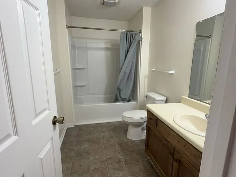 Creekwood Apartments — Photo 23