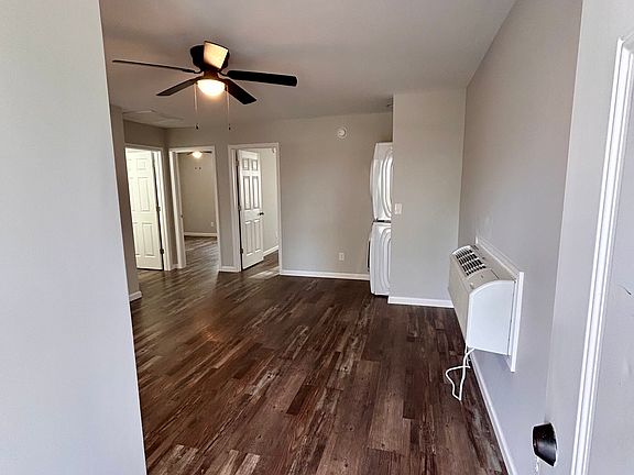 2nd image of 703 Dry Creek Rd #X