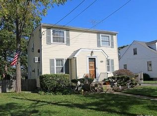 136 Webster St, Merrick, NY 11566