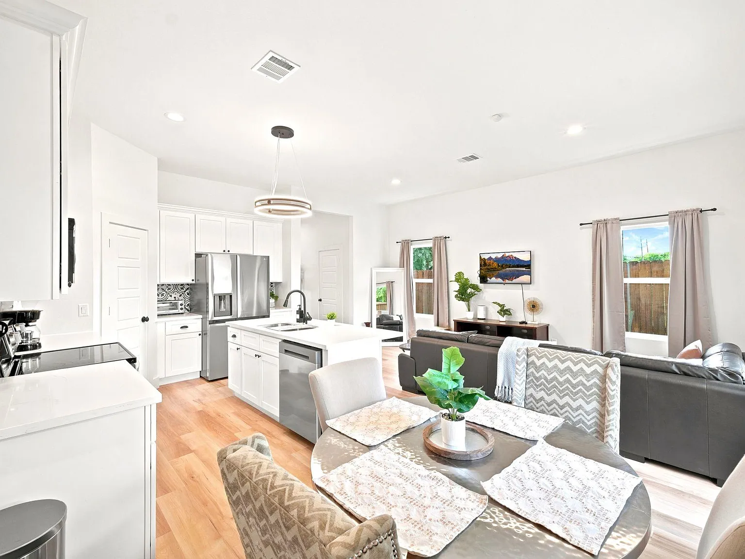 4 bed, 2.5 bath, 1430 sqft, $2,150 — Photo 4