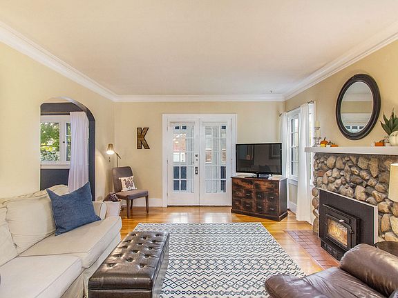 4th image of 1240 Giddings Ave SE