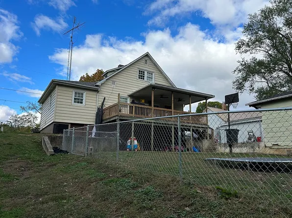 204 Hunt Ave, Hillsboro, IL 62049