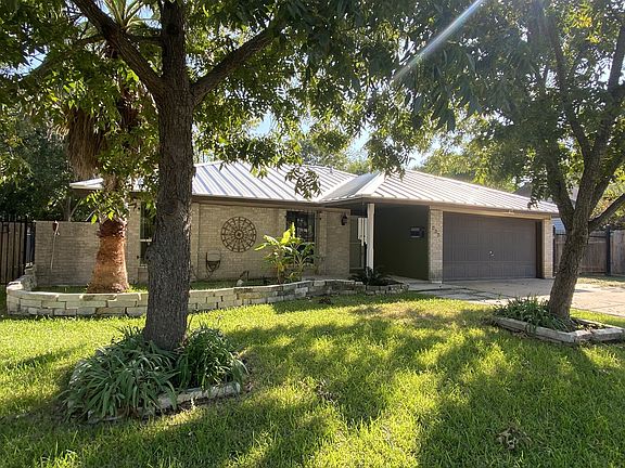4th image of 411 Heartwood Dr