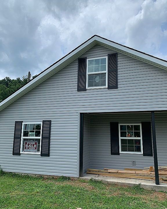1st image of 25 Crown Ln