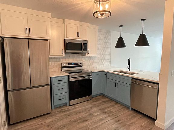 2nd image of 908 Durham Pl