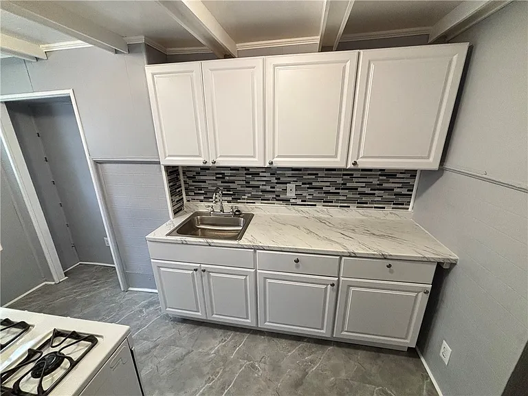 247 Rochelle St — Photo 3