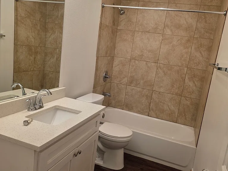 2125 E Section St #4 — Photo 5