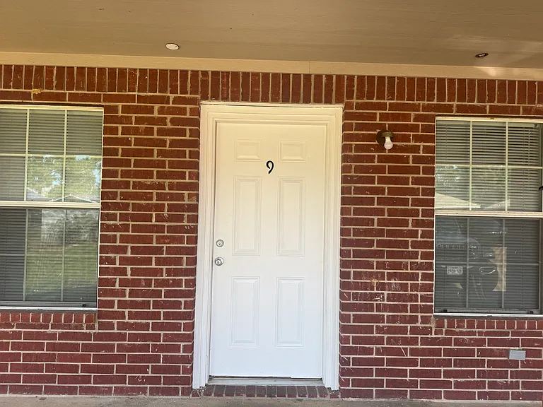 2108 N Edwards Ave #9 — Photo 1