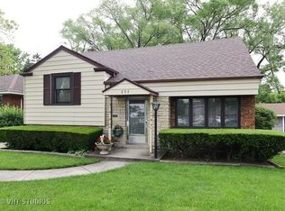 293 Desplaines Ave, Riverside, IL 60546