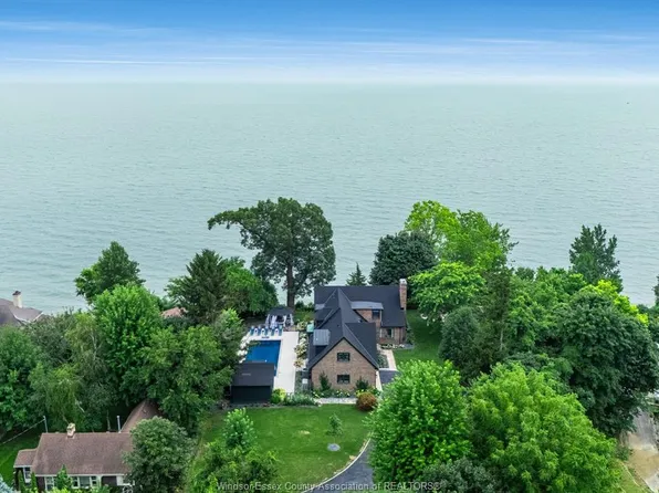24 Bayshore Dr, Leamington, ON N8H 4A8