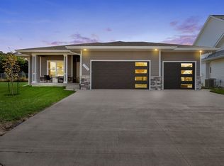 1392 Tamarack Trl, Iowa City, IA 52245