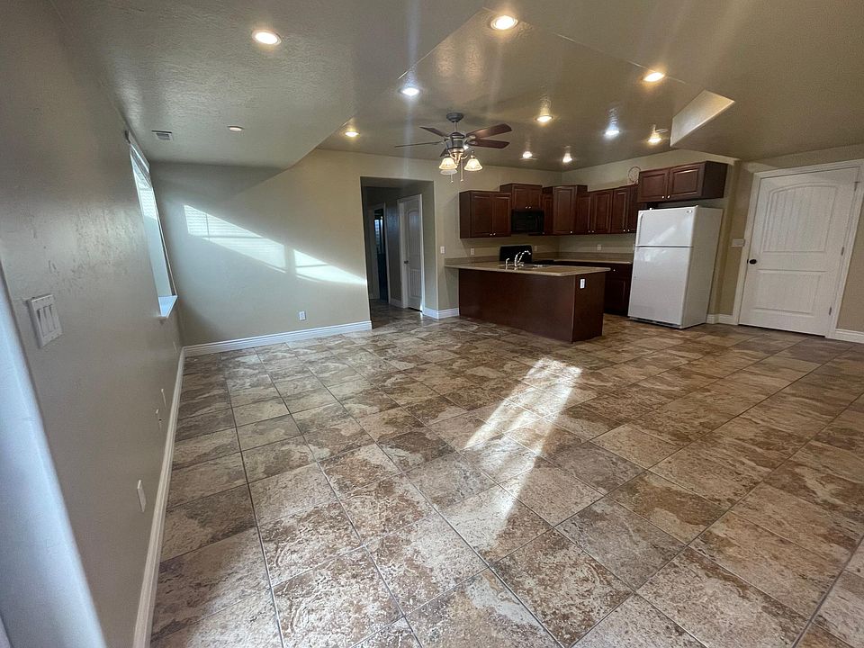 Entry view to kitchen
