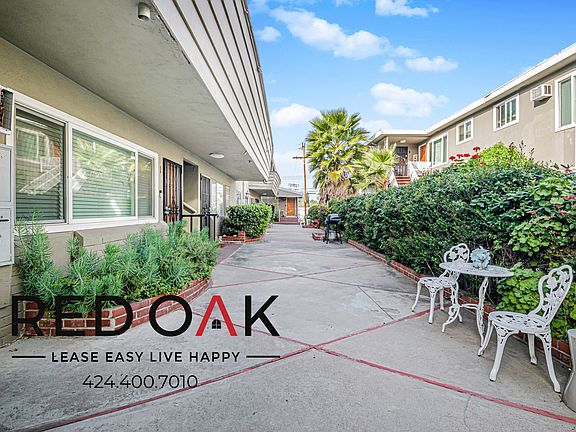 3rd image of 14047 Moorpark St APT 8