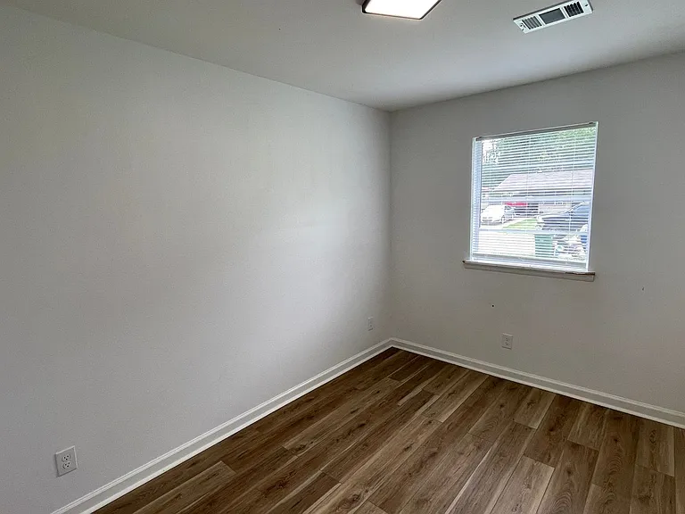 1033 Healy St — Photo 14