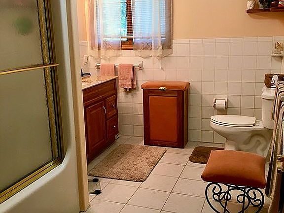 Upstairs bathroom before 