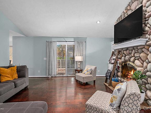 5th image of 2439 Nolan Ave NW