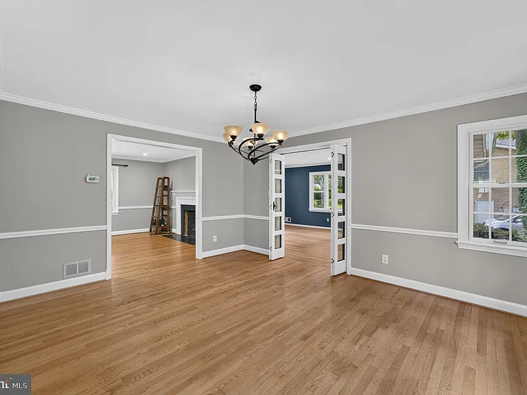 6443 Walters Woods Dr — Photo 16