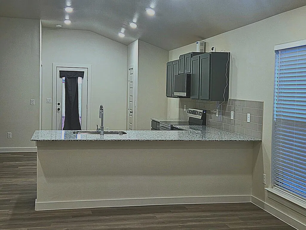 3 bed, 2.0 bath, 1588 sqft, $2,550 — Photo 3