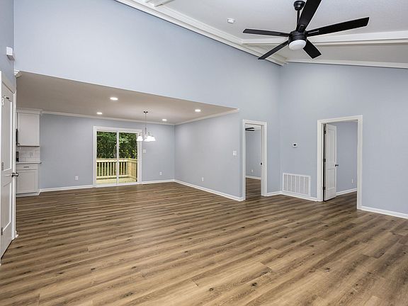 3rd image of 833 S Avilla Hts