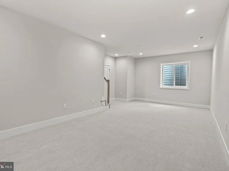 701 Brewster Aly #65 — Photo 11
