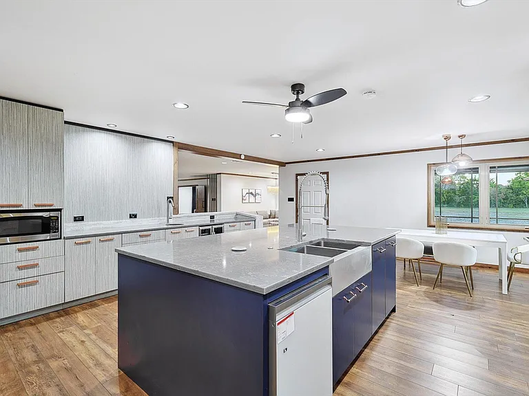 15305 Plum Ln — Photo 7