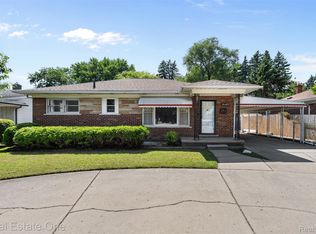 26401 Little Mack Ave, Saint Clair Shores, MI 48081