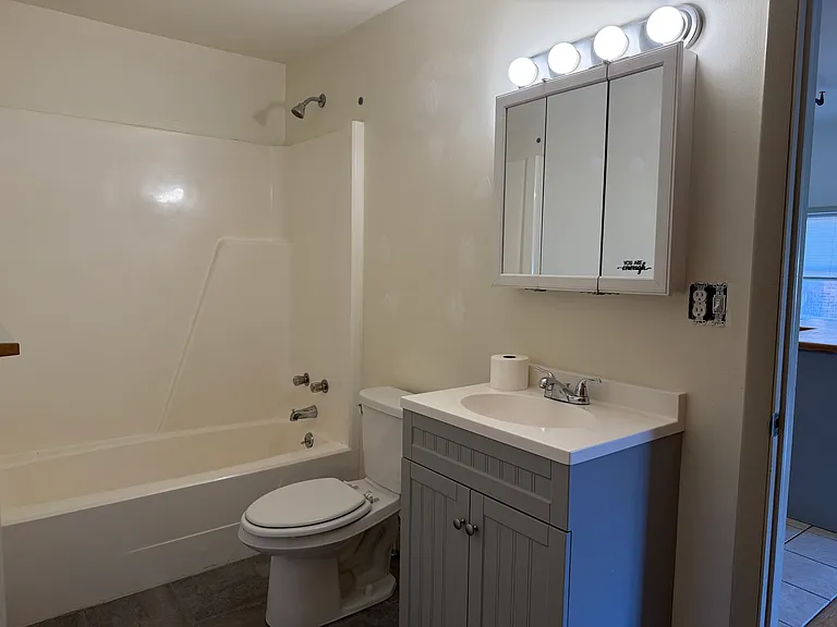 28 Ridge St #4 — Photo 8
