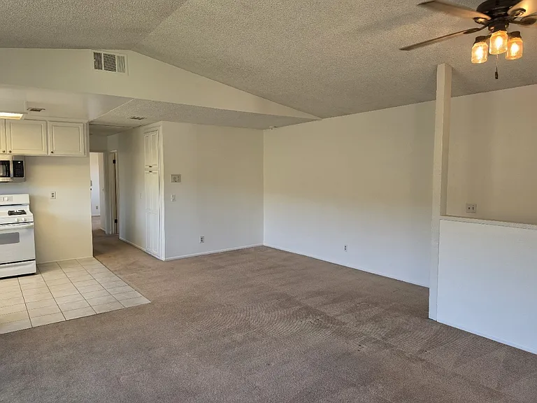 4442 E Addington Dr — Photo 10