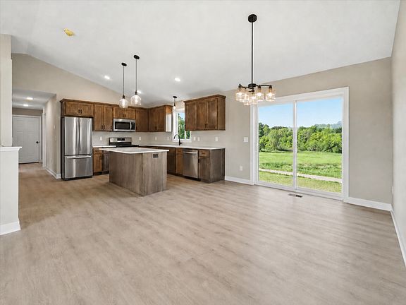 3rd image of 251 Prairie Rd