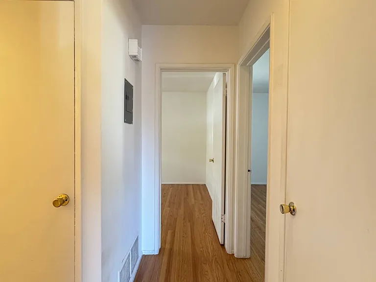 1717 Huntington Dr #7 — Photo 15