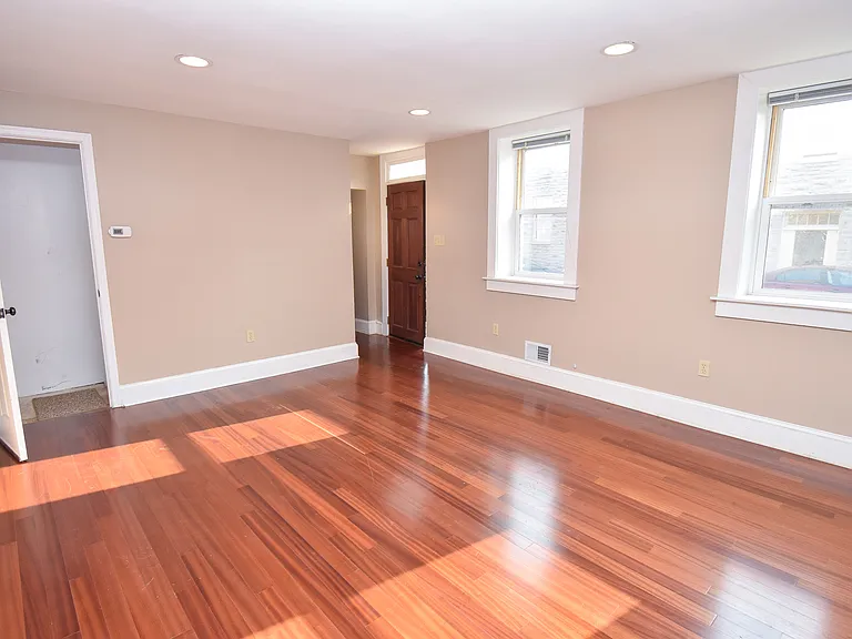 1734 Bank St — Photo 7