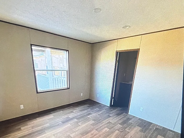 912 Yarborough Loop — Photo 4