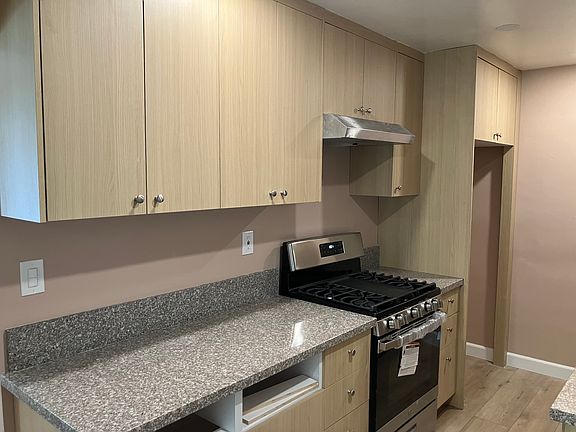 4th image of 5426 Bellingham Ave