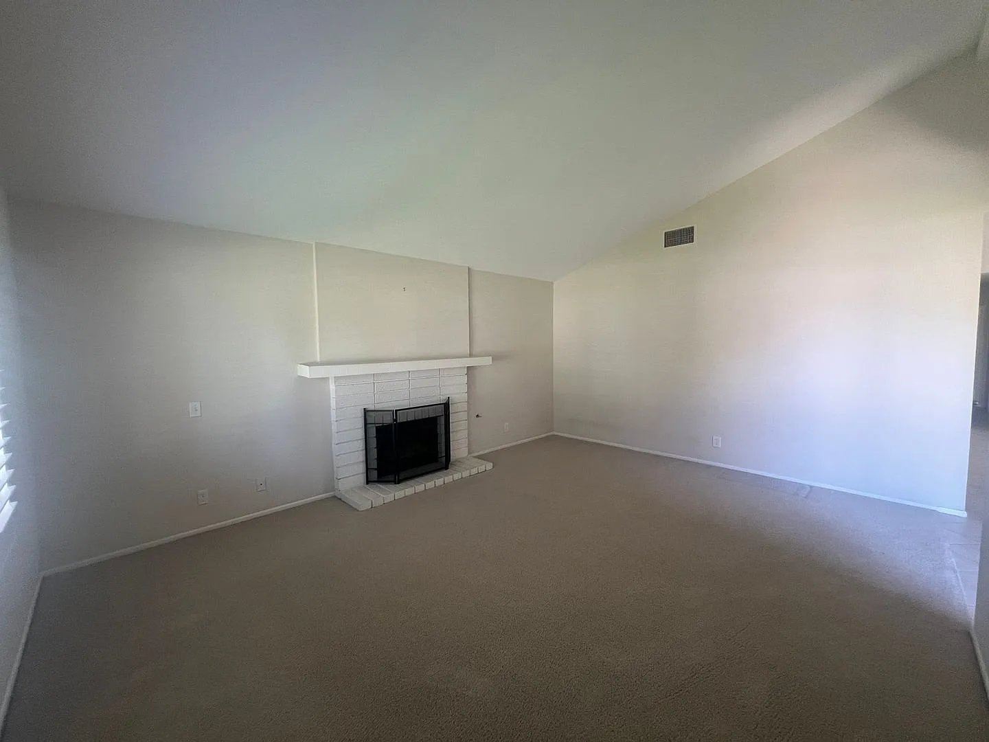 4 bed, 2.0 bath, 1428 sqft, $3,300 — Photo 3