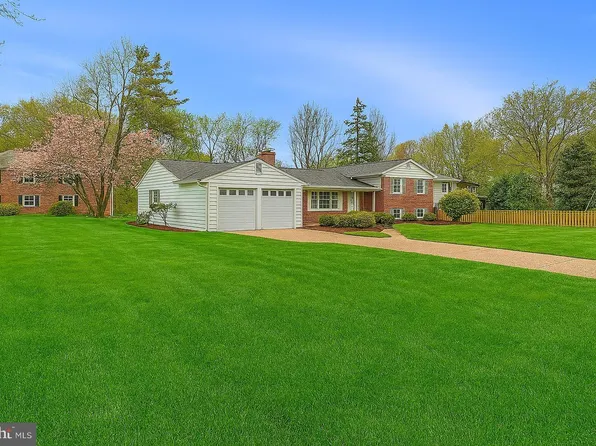 1915 Shannon Ct, Alexandria, VA 22306
