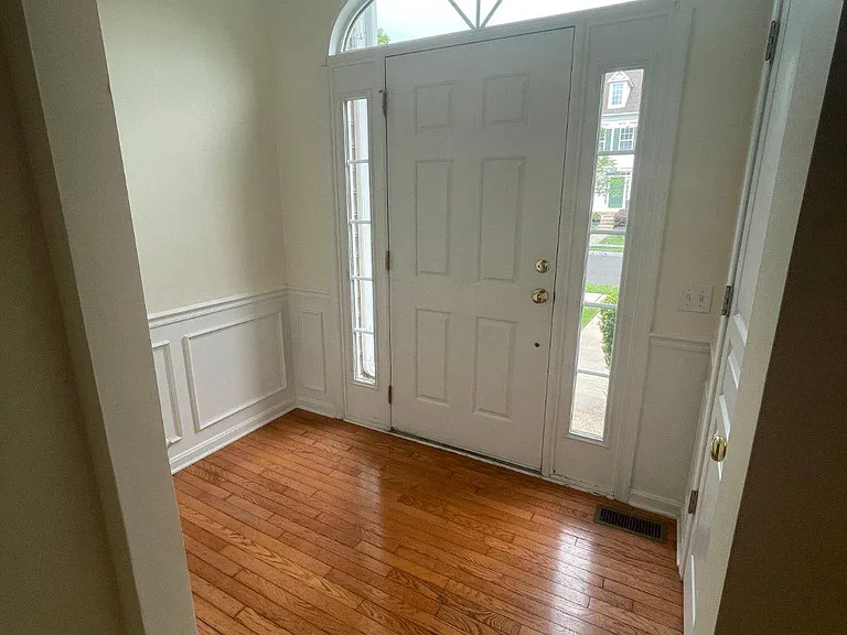 53 Williams Dr — Photo 2