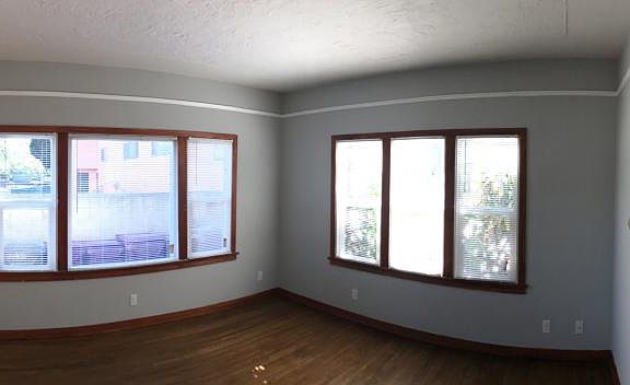 1010 E. Appleton - Unit 3 - living room studio