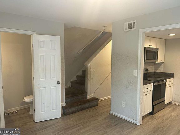 3rd image of 2604 Campbellton Rd SW #4C