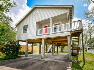 704 6th St, Kemah, TX 77565