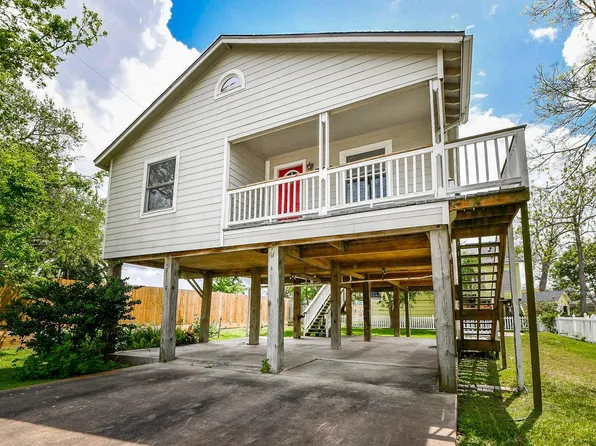 704 6th St, Kemah, TX 77565