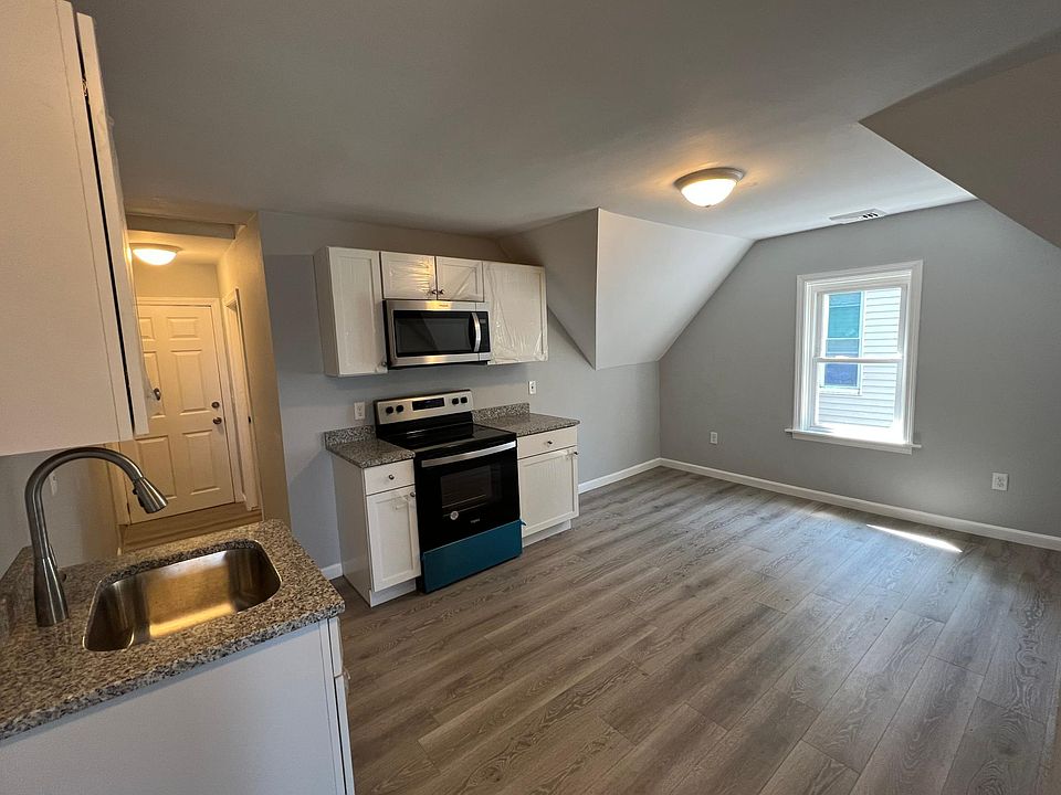 1st image of 19 Greenwood St Floor 3